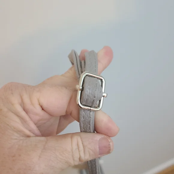 Adrienne Vittadini Studio Phone Charging RFID Wallet Crossbody Grey w/Cord Z NWT - Picture 8 of 11